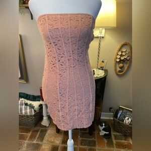 Kimchi Blue Urban Outfitters dusty pink strapless lace mini dress size XS.